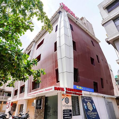 Fabhotel Vrundavan, Athwa Bhatha Exterior foto