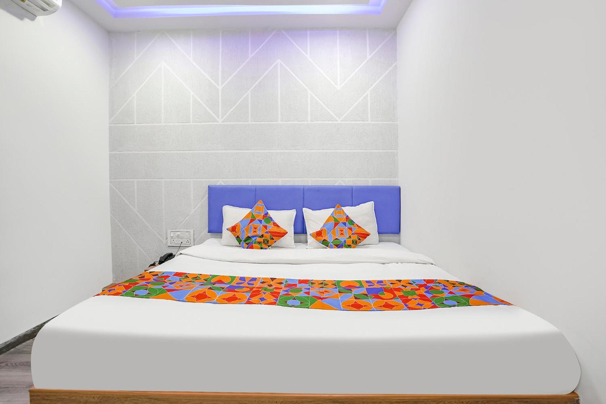 Fabhotel Vrundavan, Athwa Bhatha Exterior foto