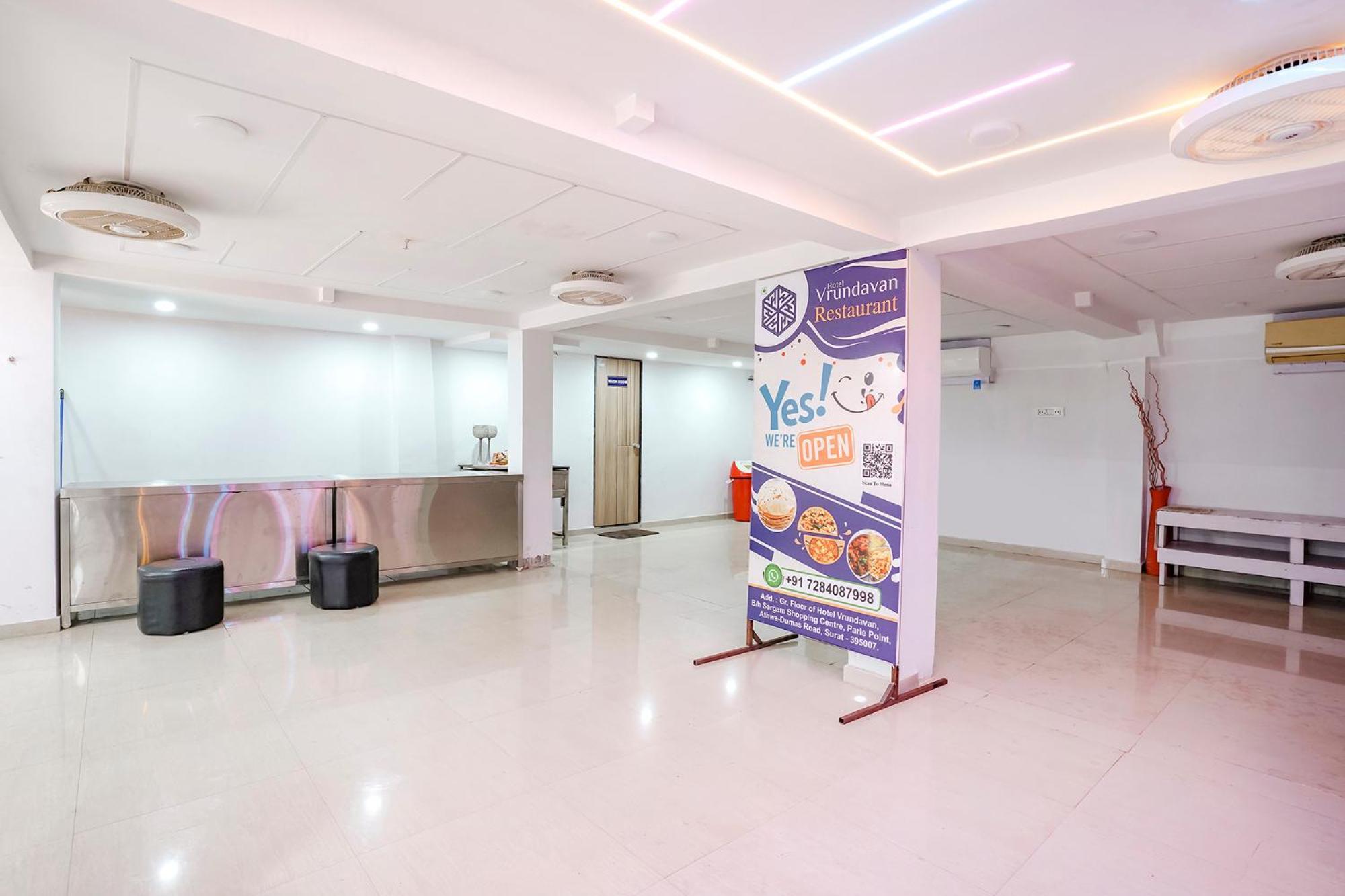Fabhotel Vrundavan, Athwa Bhatha Exterior foto